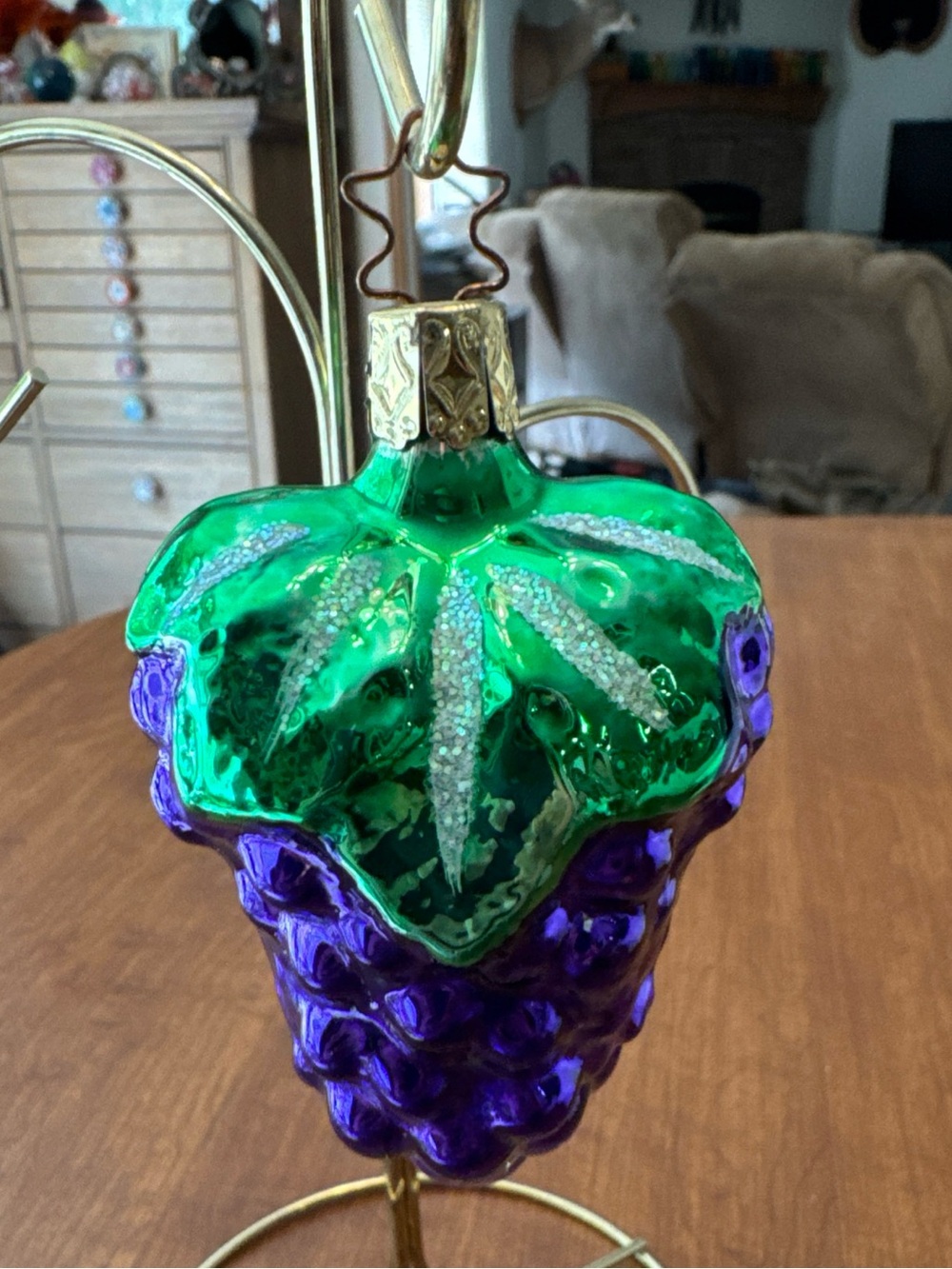 Old World Christmas hand-Painted Glass Grape Ornament